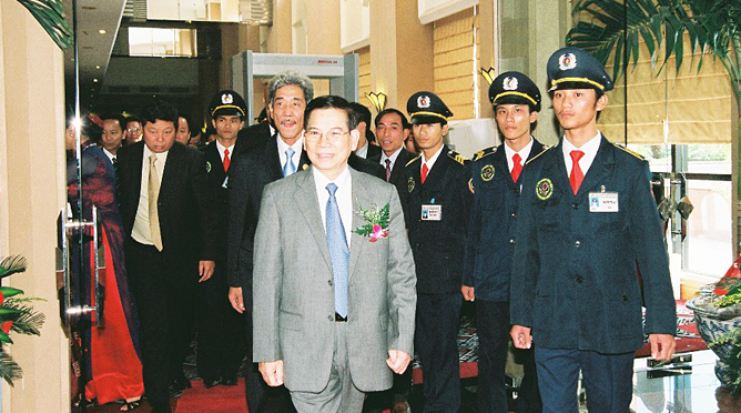 Vệ sỹ Võ đường Ngọc Hòa bảo vệ Đ/c Nguyễn Minh Triết(2007)