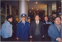 Vệ sỹ Võ Đường Ngọc Hòa bảo vệ Đ/c phó thủ tướng Phạm Gia Khiêm(2005)